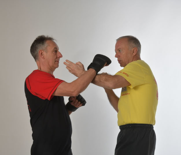 Kostenloses Stock Foto zu aktiver lebensstil, armtraining, athletische frau